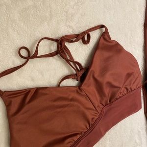 ALO Yoga bra in rust color